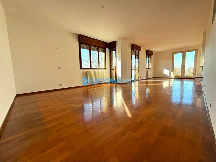 Appartamento quadrilocale in vendita in Via Papa Giovanni XXIII Carpi Mo, Carpi