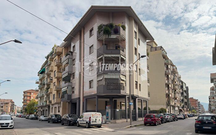 Appartamento trilocale in vendita in Via Osoppo, Torino