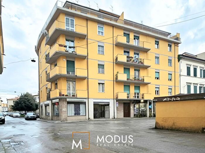 Appartamento con 5 locali in vendita in Via Manzoni, Pisa