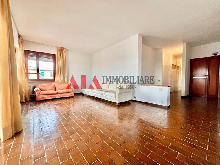 Appartamento con 6 locali in affitto in Via I° Maggio, Pontedera