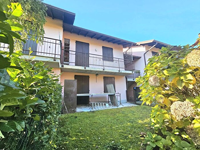 Appartamento trilocale in vendita in Via XXV Aprile, Monvalle