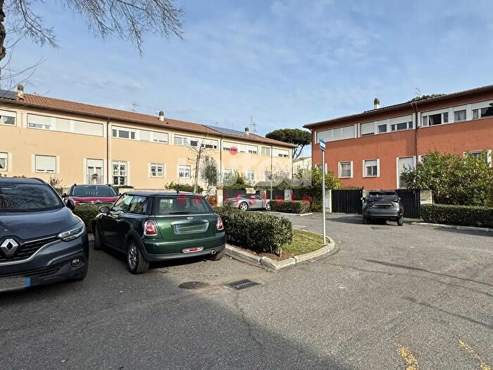 Casa con 6 locali in vendita in Viale Gorgia di Leontini, Roma