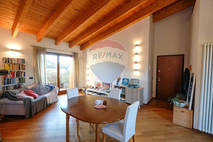 Appartamento trilocale in vendita in Via Aurelio Baggi, Sorisole