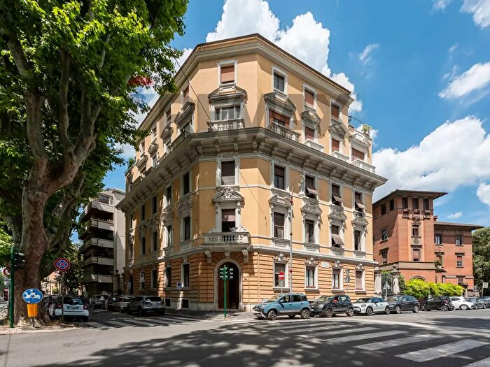 Appartamento con 5 locali in vendita in Roma