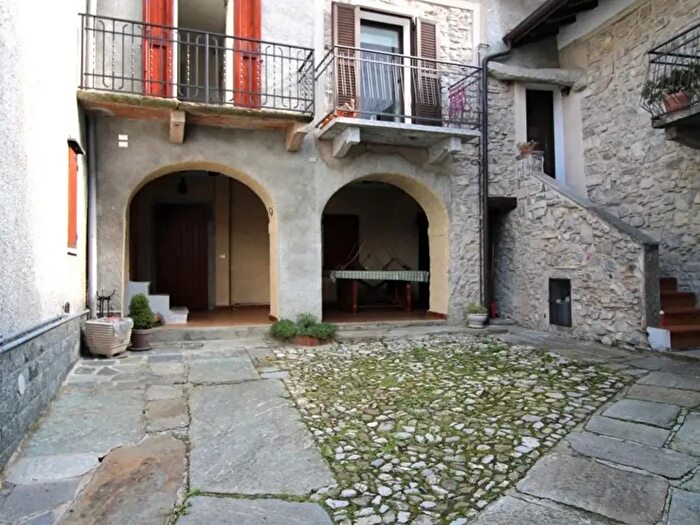 Appartamento con 7 locali in vendita in Via San Giorgio, Alta Valle Intelvi