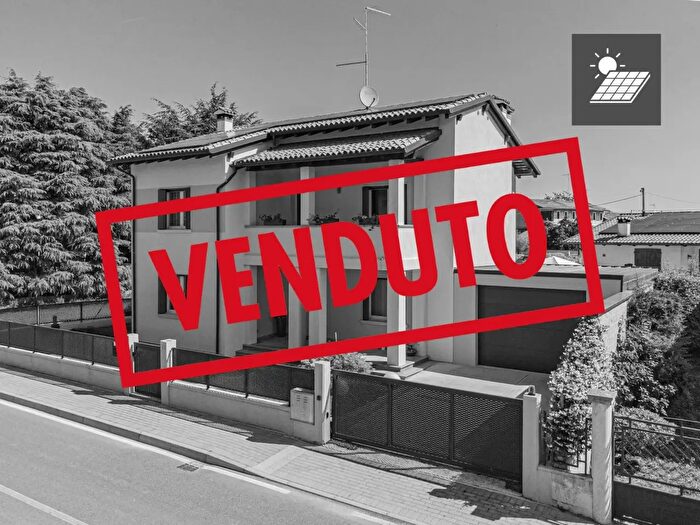 Casa con 7 locali in vendita in Cordenons