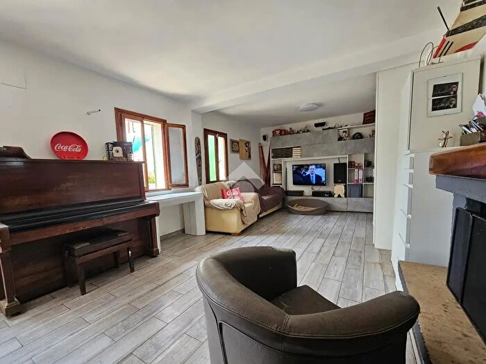 Casa quadrilocale in vendita in Via Carrezioi, Dolo