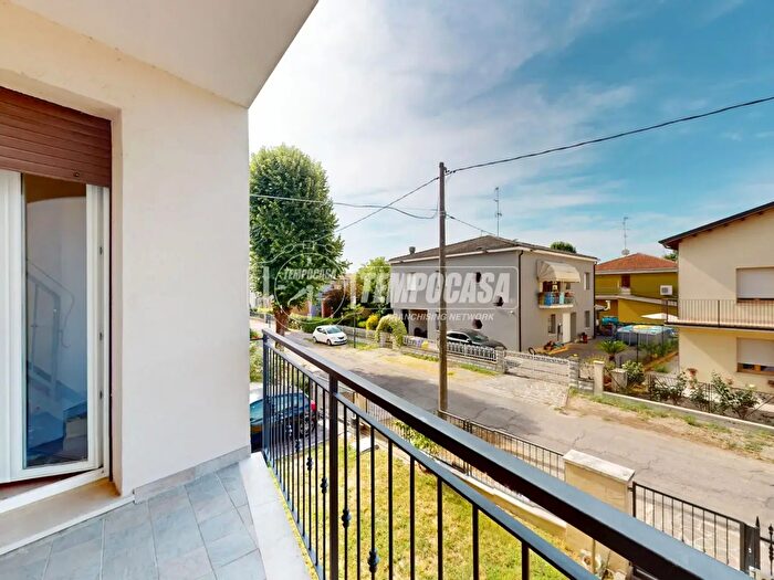 Casa con 5 locali in vendita in Novi Di Modena