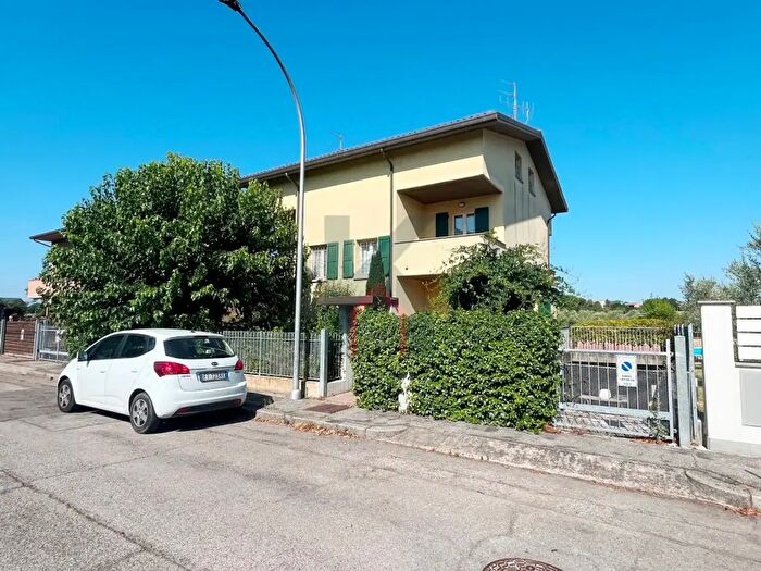 Casa con 6 locali in vendita in Forli'