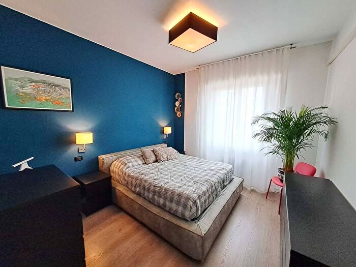 Appartamento trilocale in affitto in Via Marco D'Agrate, Corvetto, Milano
