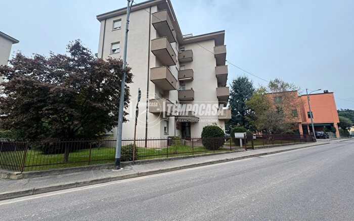 Appartamento trilocale in vendita in Via Giacomo Matteotti, Macherio