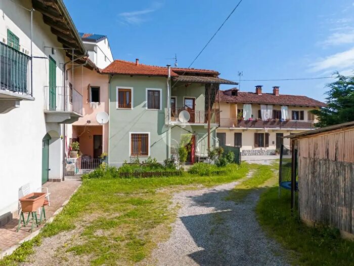 Casa con 5 locali in vendita in Via Cavour, Narzole