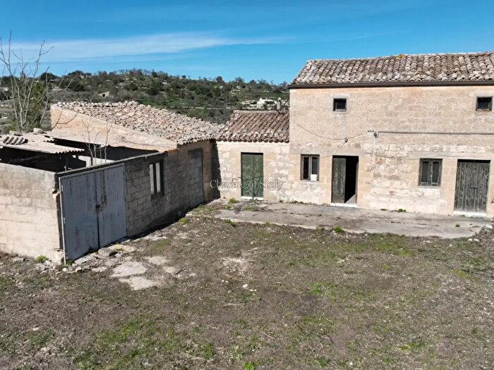 Casa trilocale in vendita in Contrada Trezzeria, Ragusa