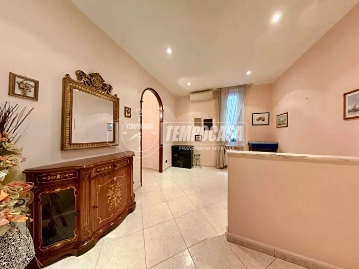 Appartamento trilocale in vendita in Via Fabio da Persico, Genova