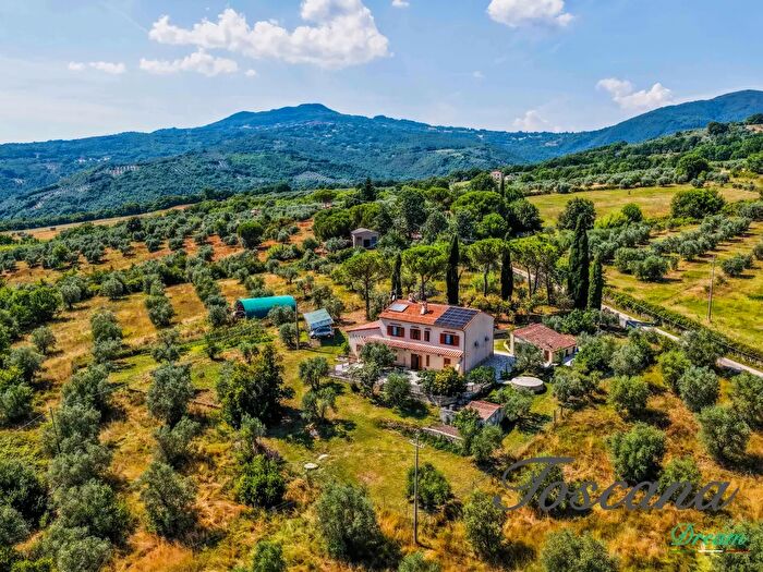 Casa con 14 locali in vendita in Roccastrada