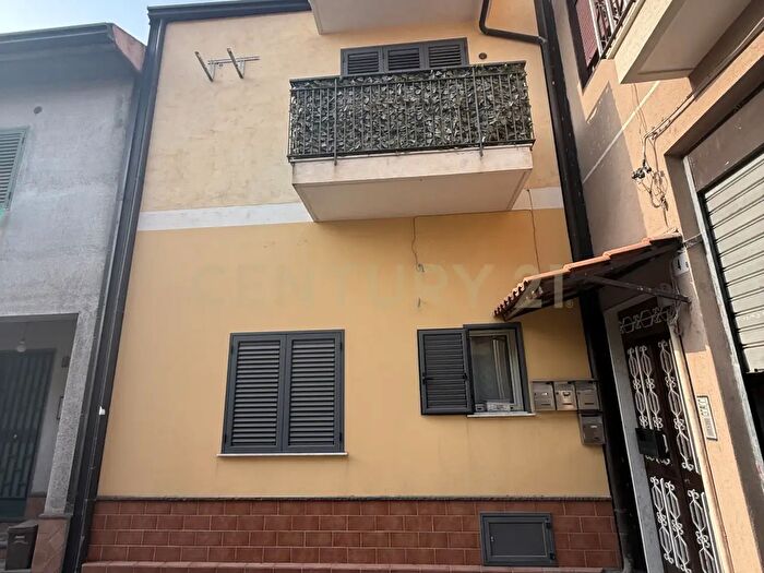 Appartamento bilocale in vendita in Vico Francesco Ferruccio, Gravina Di Catania