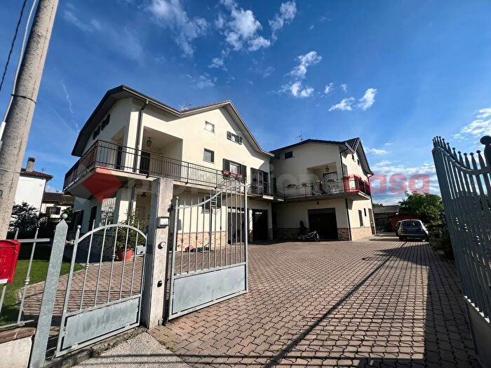 Casa quadrilocale in vendita in Via Beato Leopoldo, Spoleto