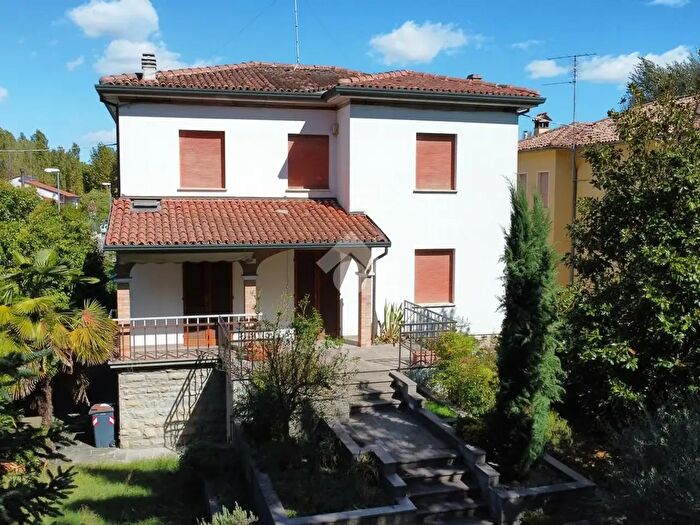 Casa con 8 locali in vendita in Via Cavour, Bagnacavallo