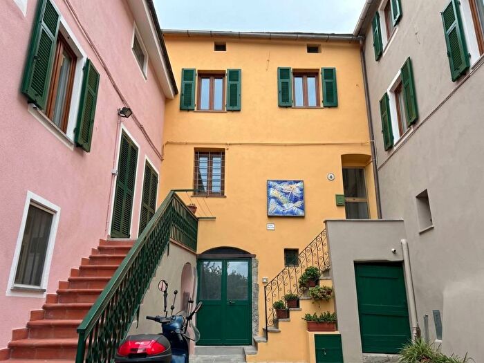 Casa con 6 locali in vendita in Via Magrini, Ellera, Albisola Superiore