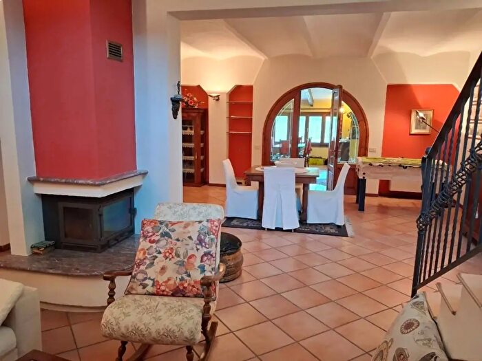 Casa con 6 locali in vendita in Chignolo Po
