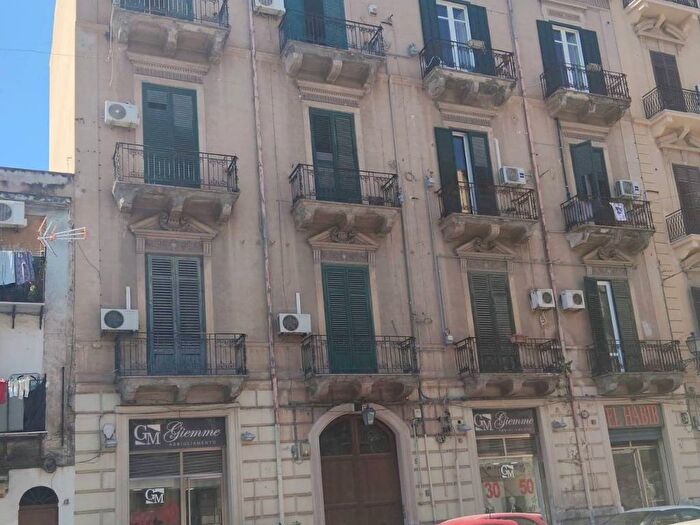Appartamento con 5 locali in affitto in Corso dei Mille, Kalsa, Palermo