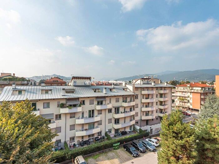 Appartamento trilocale in affitto in Borgo Palazzo, Bergamo