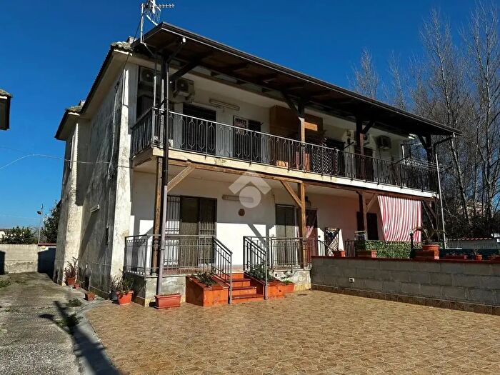 Casa trilocale in vendita in Viale Bellano, Castel Volturno