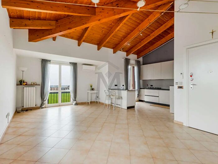 Appartamento con 5 locali in vendita in Via Cesare Pavese, Quattro Castella