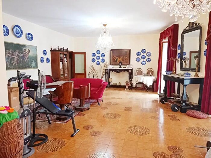 Appartamento con 6 locali in vendita in Siracusa