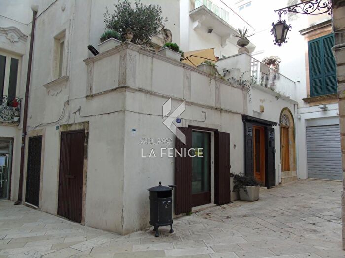 Casa con 9 locali in vendita in Martina Franca