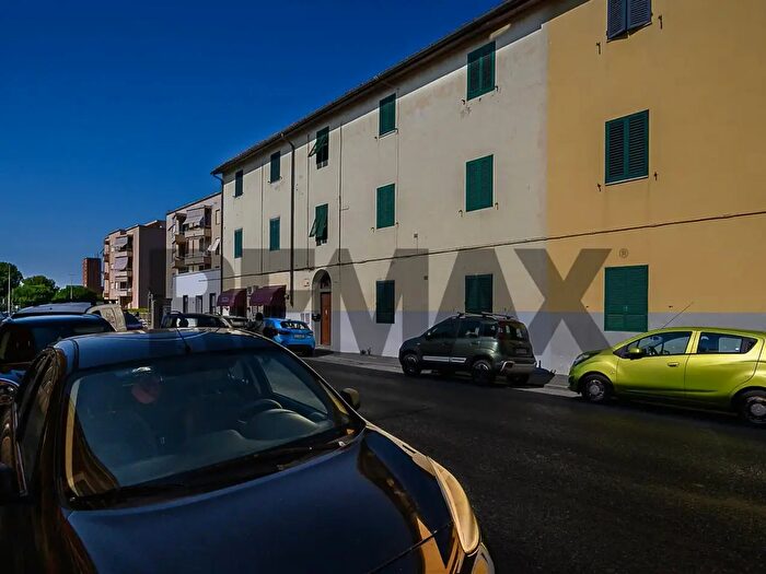 Appartamento quadrilocale in vendita in Via dell'Ardenza, Livorno