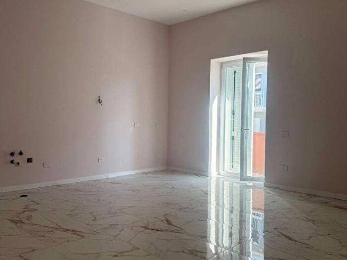 Appartamento con 6 locali in affitto in via san massimo snc, Centro, Nola