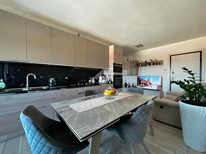 Appartamento con 5 locali in vendita in Via Montegrappa, Caerano Di San Marco