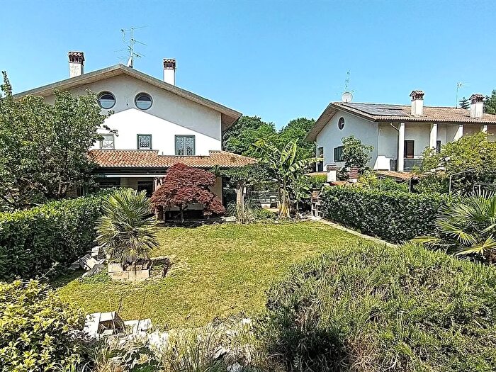 Casa con 5 locali in vendita in Lesmo