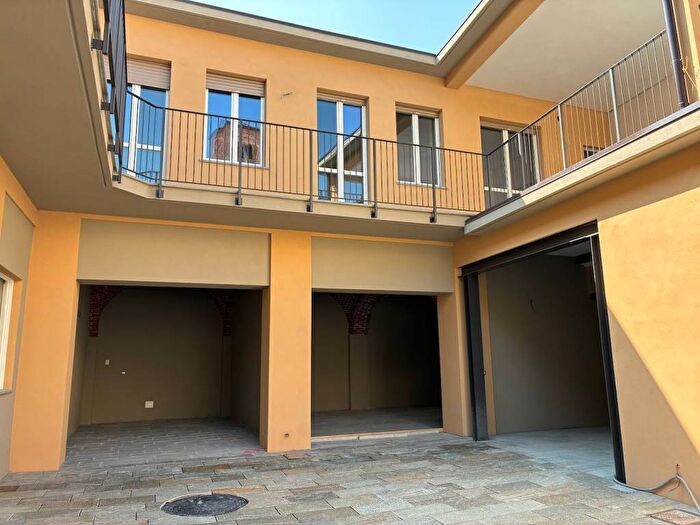 Appartamento trilocale in affitto in Via San Domenico, Centro Storico, Chieri