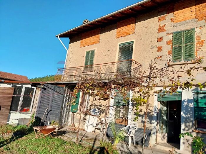 Casa quadrilocale in vendita in Luino