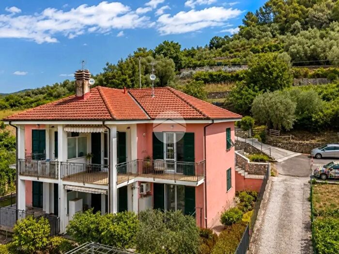 Appartamento trilocale in vendita in Str Montegrazie, Imperia