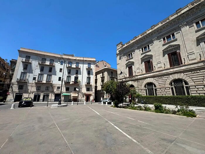 Appartamento con 7 locali in affitto in Via Isnello, Palermo