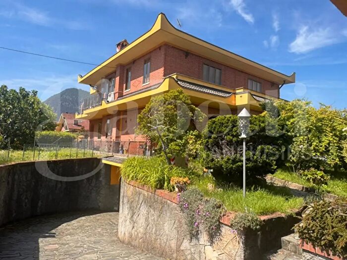 Casa con 10 locali in vendita in Via Parini, Bruino