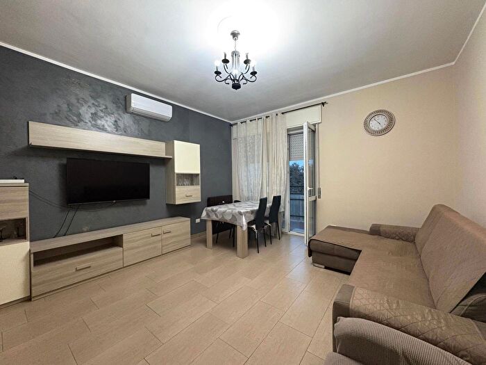 Appartamento trilocale in vendita in Viale dello Stadio, Magenta