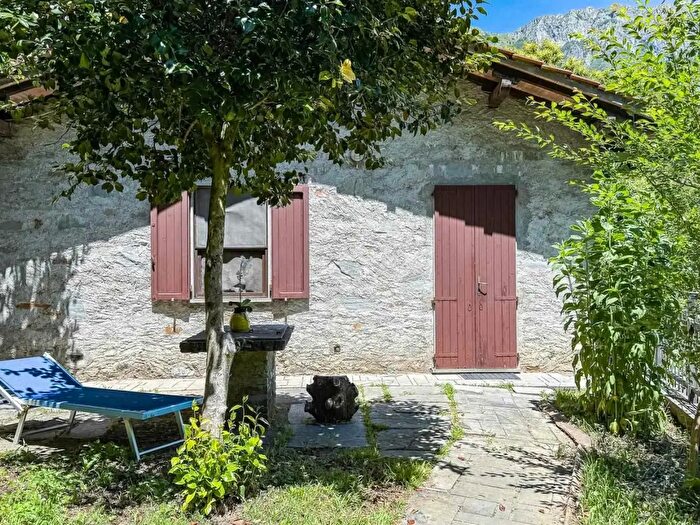 Casa con 5 locali in vendita in Via Cardoso, Stazzema