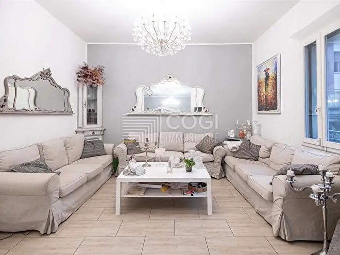 Casa con 8 locali in vendita in Imola