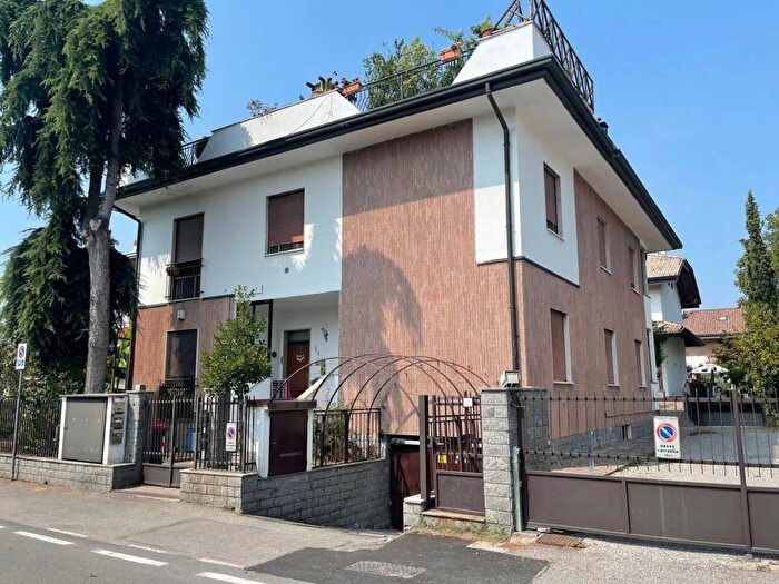 Appartamento bilocale in affitto in Via Marche, Centro, Lainate