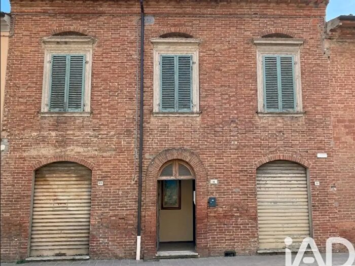 Appartamento con 8 locali in vendita in Via della Resistenza, Montepulciano