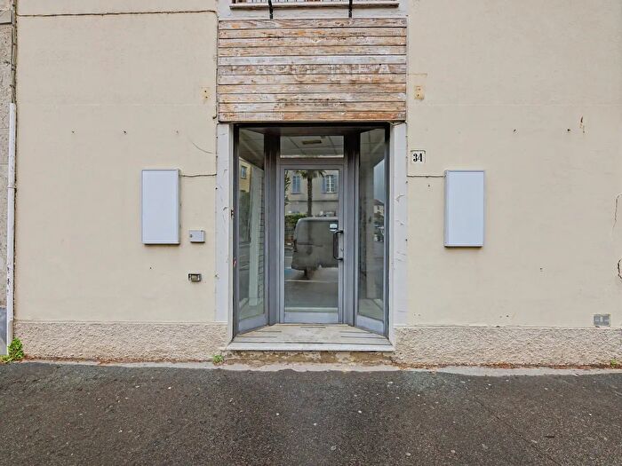 Casa con 8 locali in vendita in Via XXV Aprile, Luino