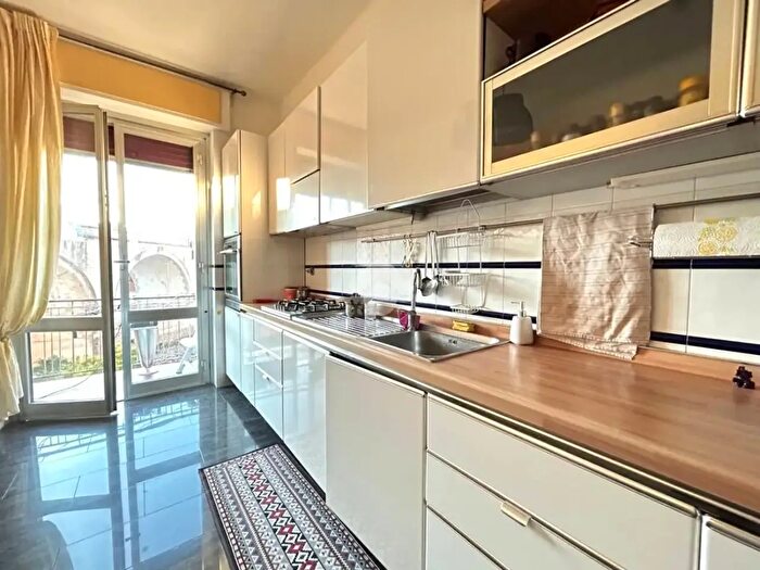 Appartamento quadrilocale in vendita in Via Salerno, Genova