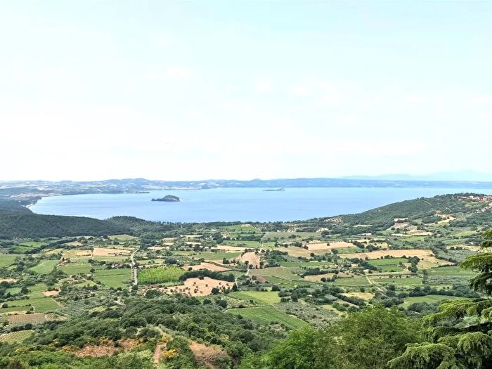 Appartamento con 10 locali in vendita in Montefiascone