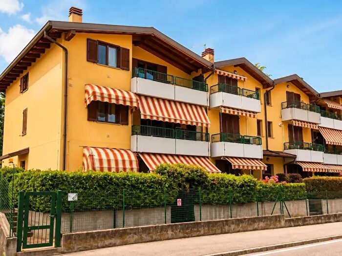 Appartamento trilocale in vendita in Via Leopardi, Limido Comasco