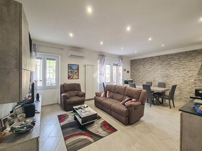 Appartamento quadrilocale in vendita in Via Augusto Conti, Roma