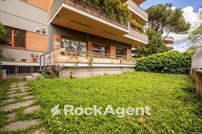 Appartamento trilocale in vendita in Viale Isacco Newton, Roma